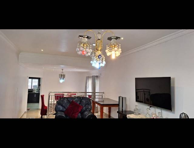 3 BEDROOM HOUSE FOR SALE IN CRAIGIEBURN